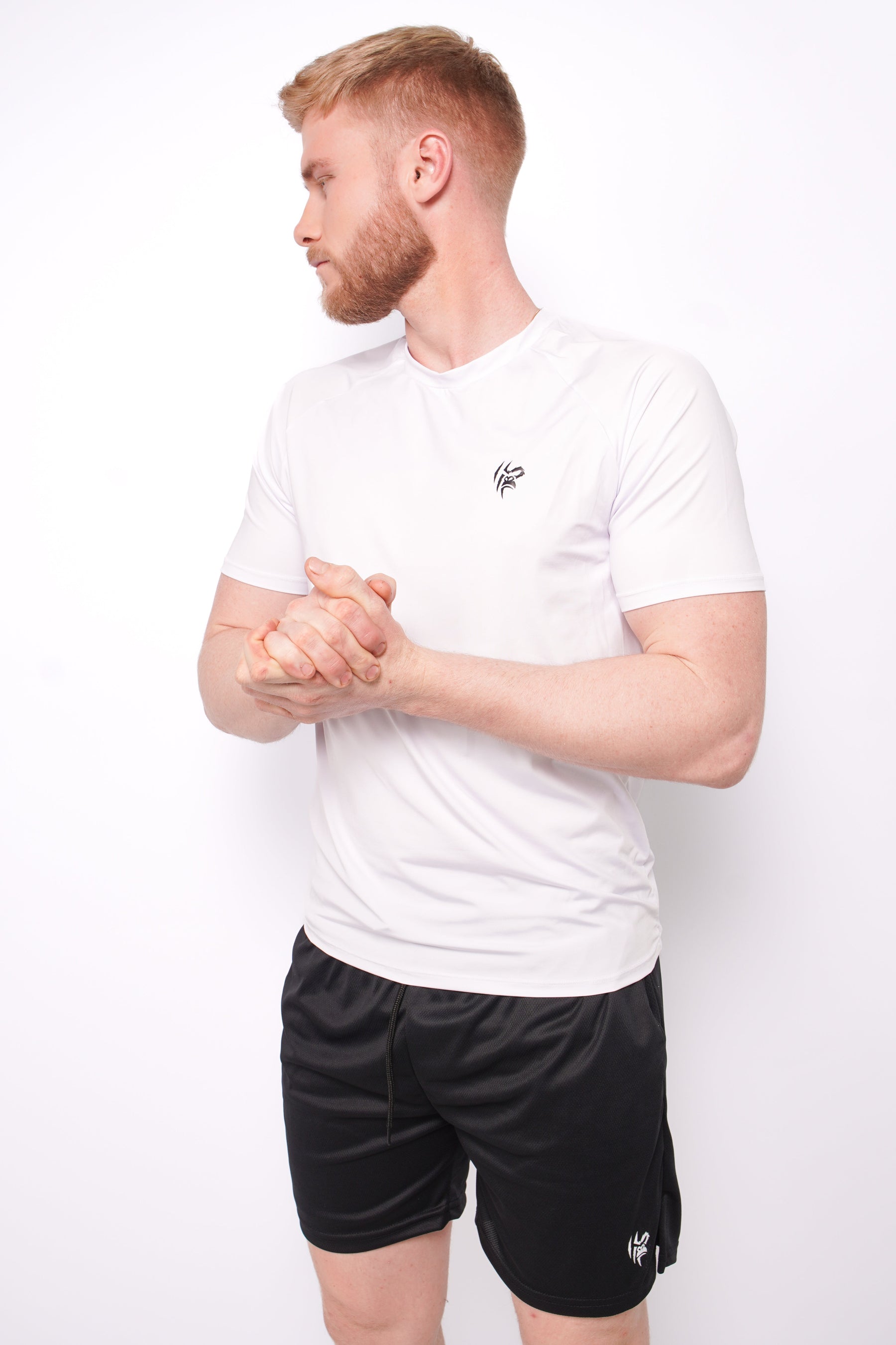 Kit 6 Peças Dryfit: 3 Camisas Brancas  e 3 Shorts Pretos