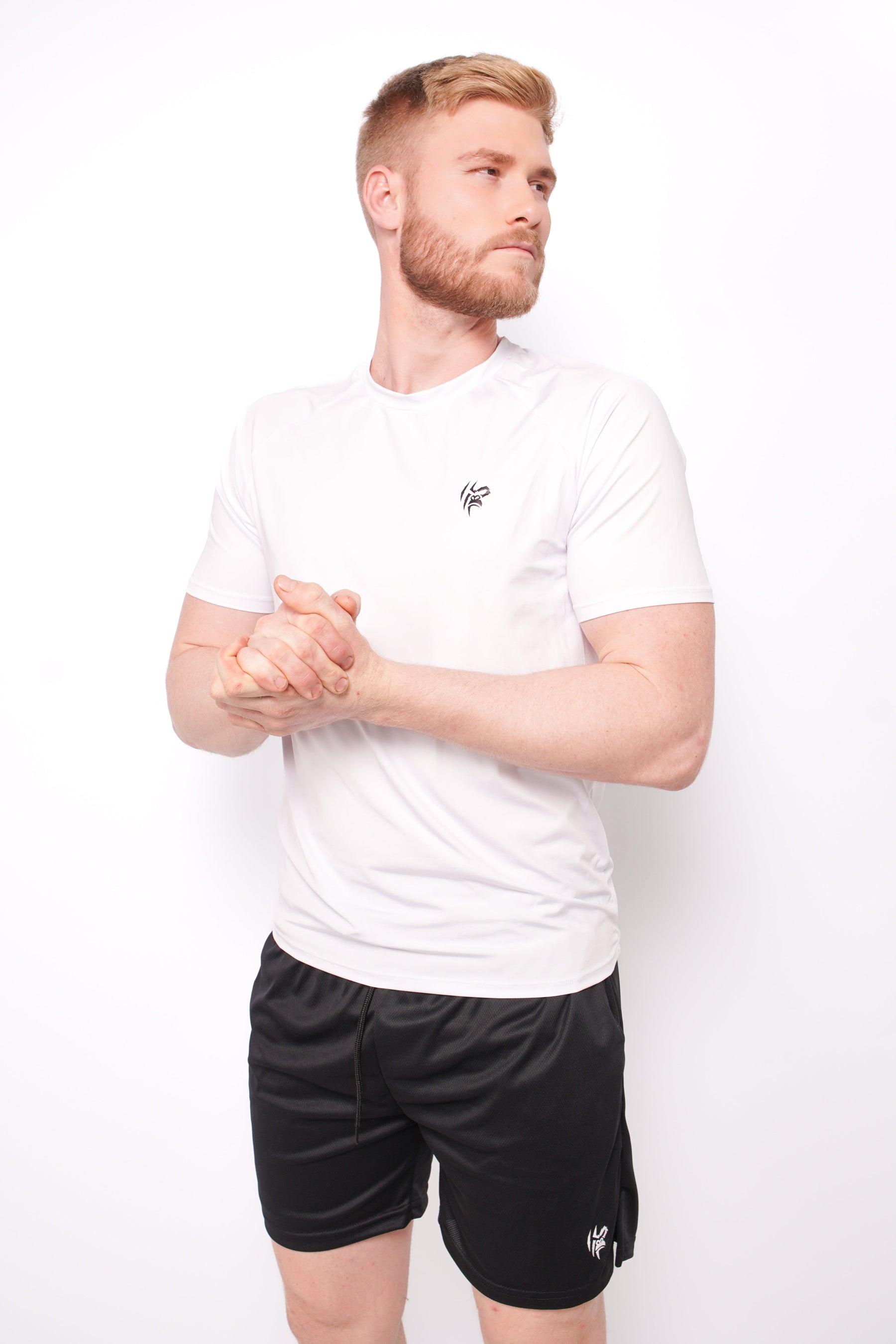 Kit 6 Peças Dryfit: 3 Camisas Brancas  e 3 Shorts Pretos